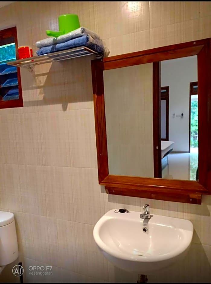 Rumah Mertua Pulau Merah