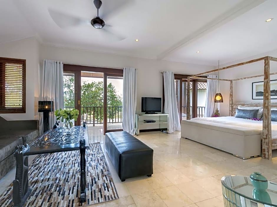 Spacious 8 bedroom pool villa in Canggu