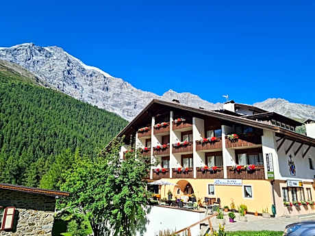 Alpina Mountain Resort