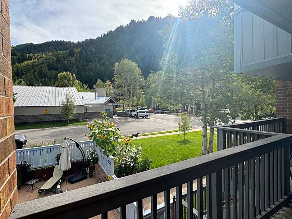 Shadow Mountain Lodge