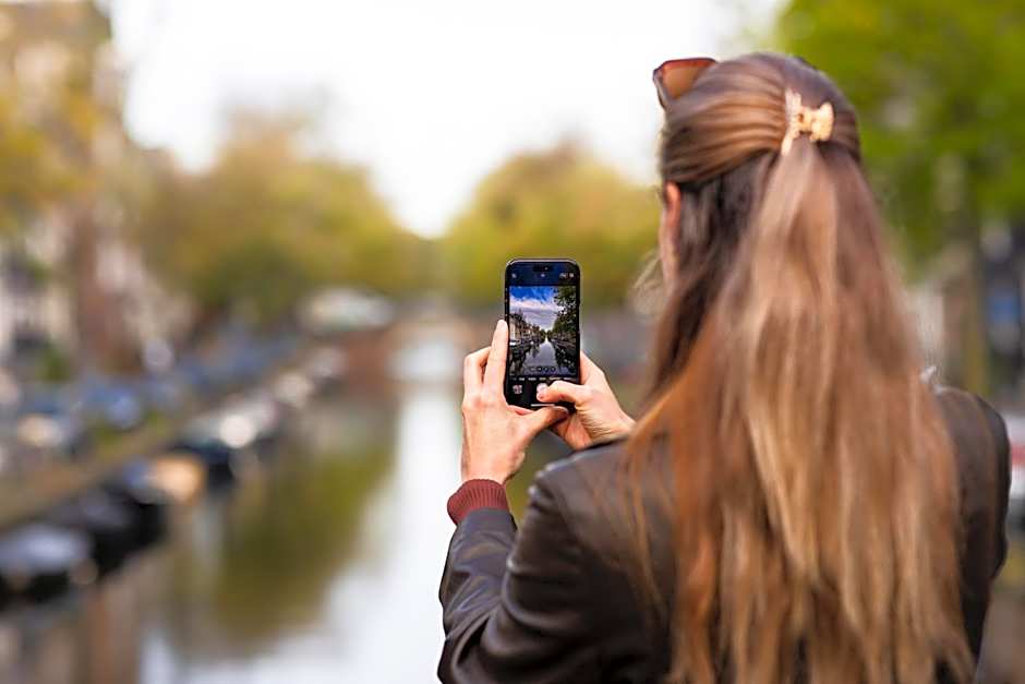 Amsterdam Canal Hotel