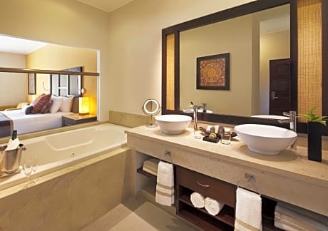 Honeymoon Suite