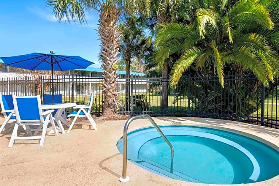 Baymont by Wyndham Intl Speedway/I-95/Daytona Beach