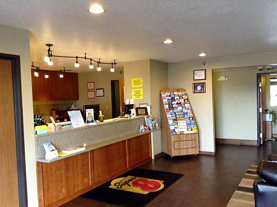 Super 8 by Wyndham Grayling