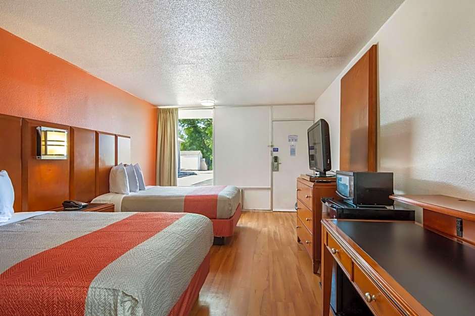 Motel 6-Van Buren, AR I- 40