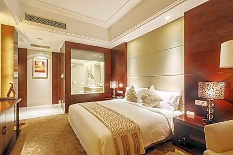 Deluxe King with Breakfast