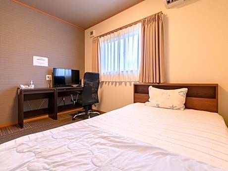 Single Room with Shared Shower and Toilet - Smoking