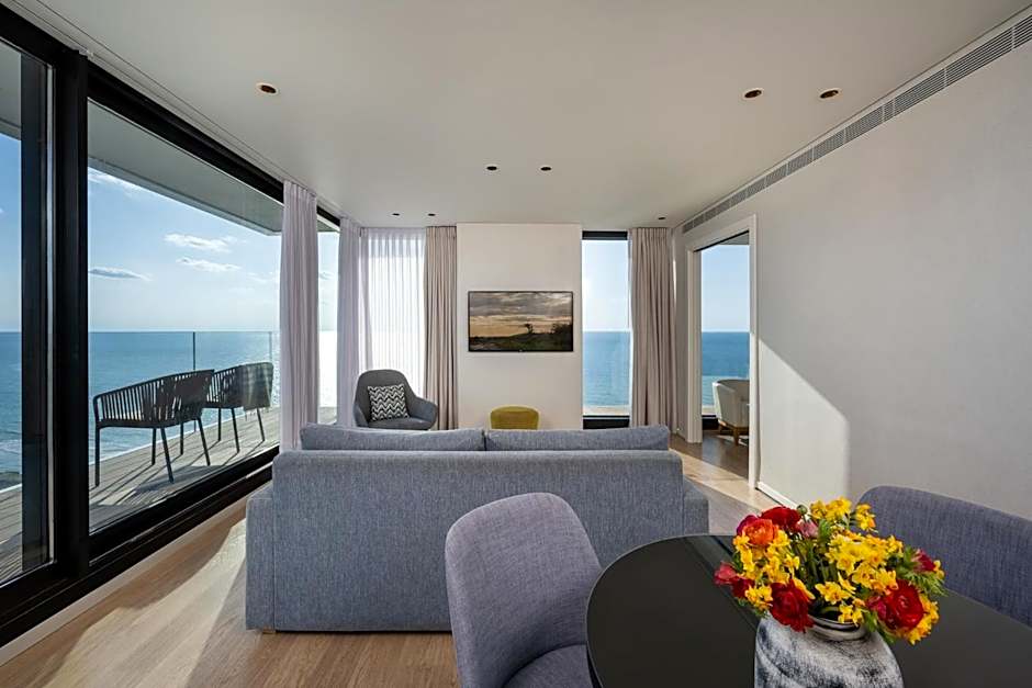 Photo 1 of 7 of Executive Suite