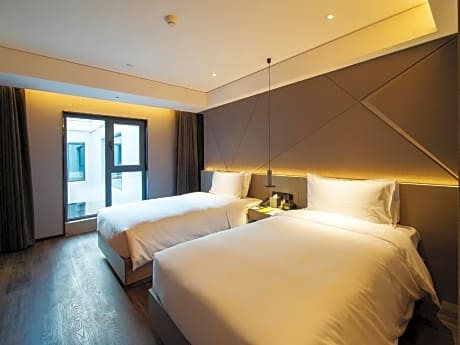 2 Single Beds Deluxe Room
