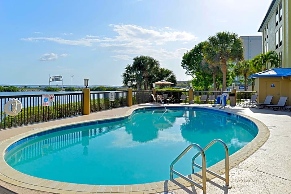 Holiday Inn Express Hotel & Suites Tampa-Rocky Point Island