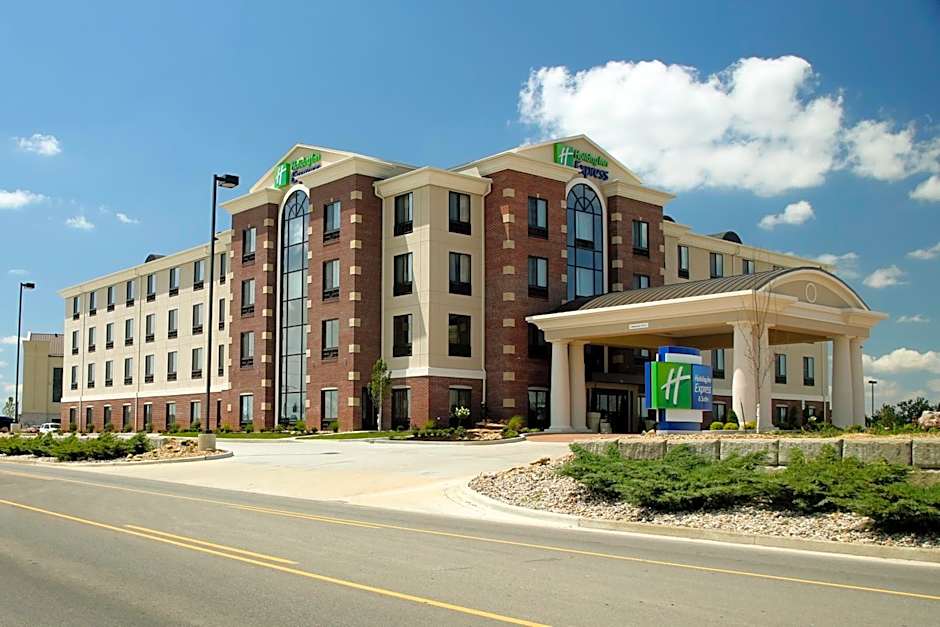 Holiday Inn Express & Suites Marion Northeast By IHG