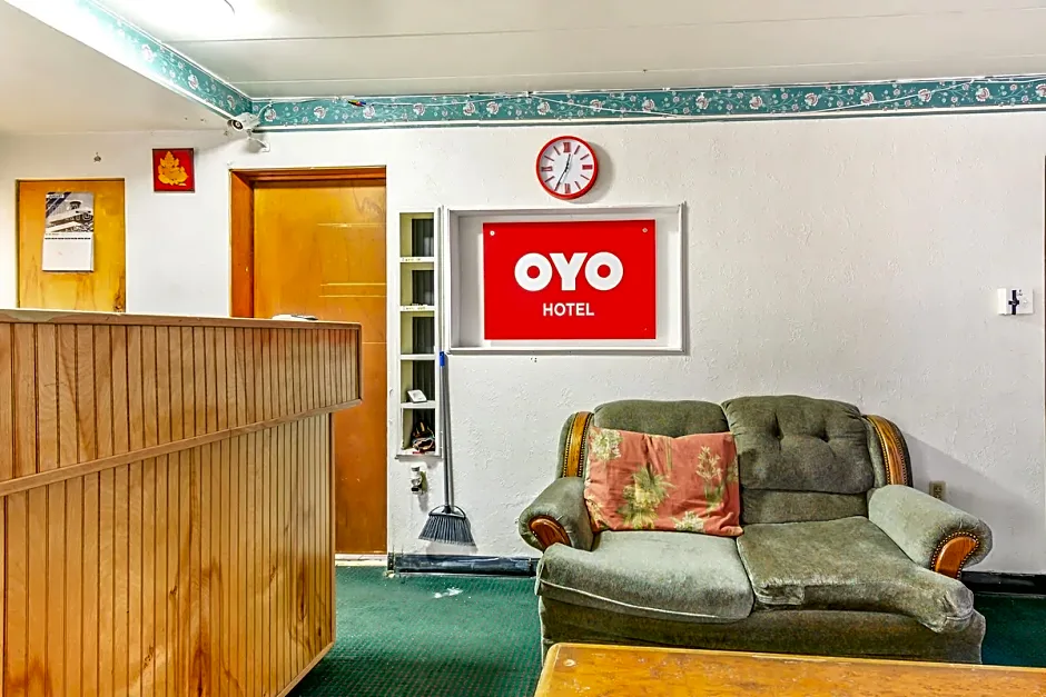 OYO Hotel Downtown Peoria I-74