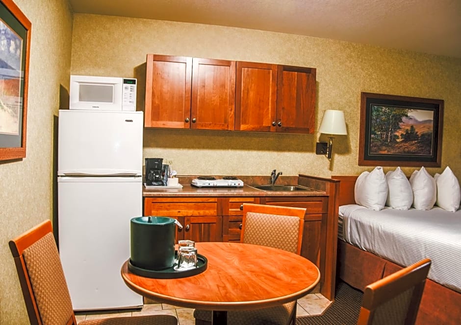 Stony Plain Inn & Suites