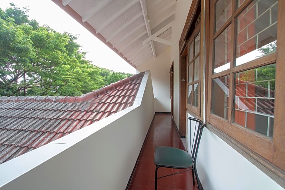 SPOT ON 3218 Bee Palm Family Syariah