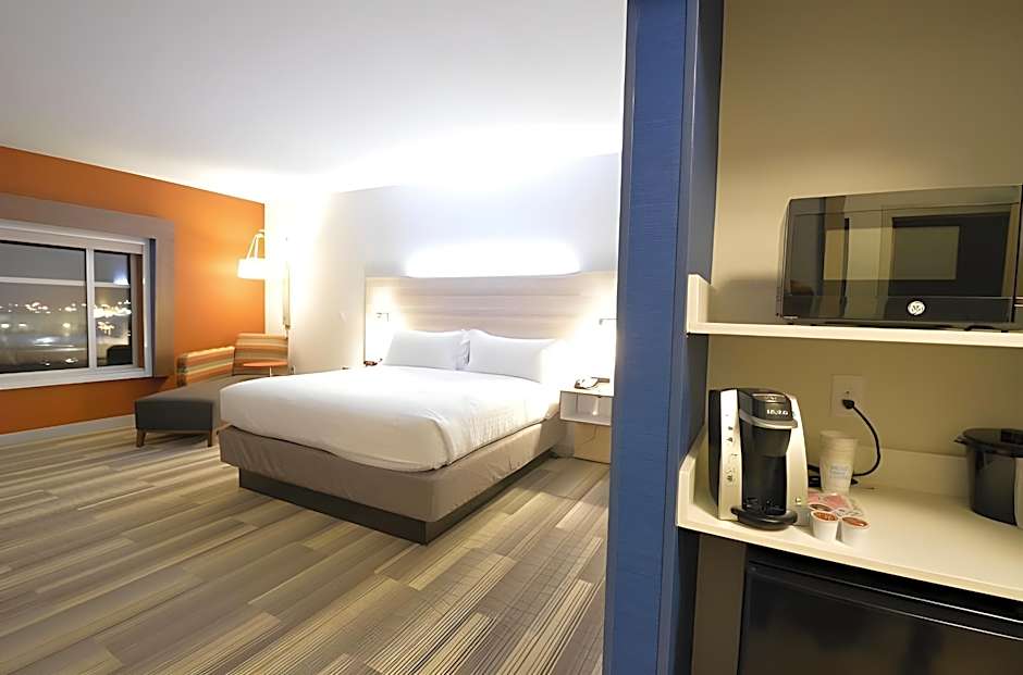 Holiday Inn Express & Suites Toledo South - Perrysburg By IHG