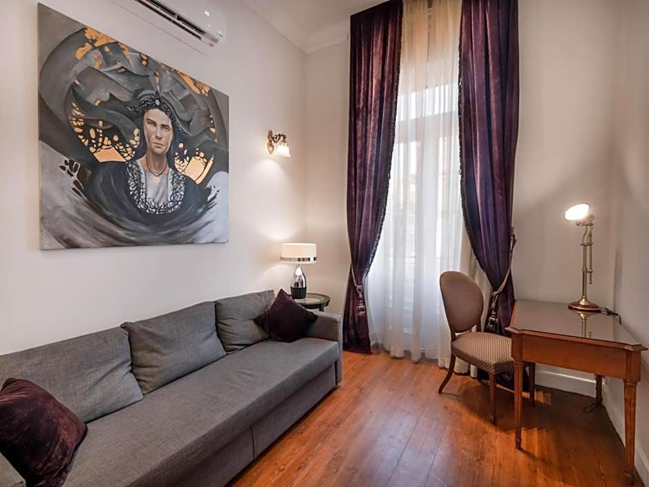 1920s Boutique Hotel and Restaurants