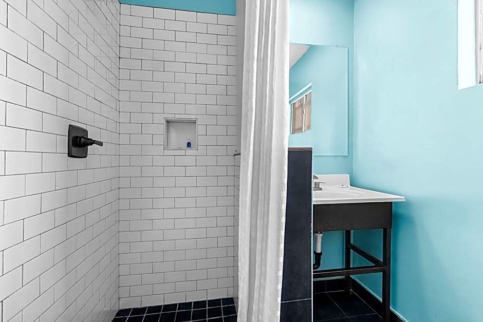Rodeway Inn & Suites North Hollywood Burbank Airport - Universal Area