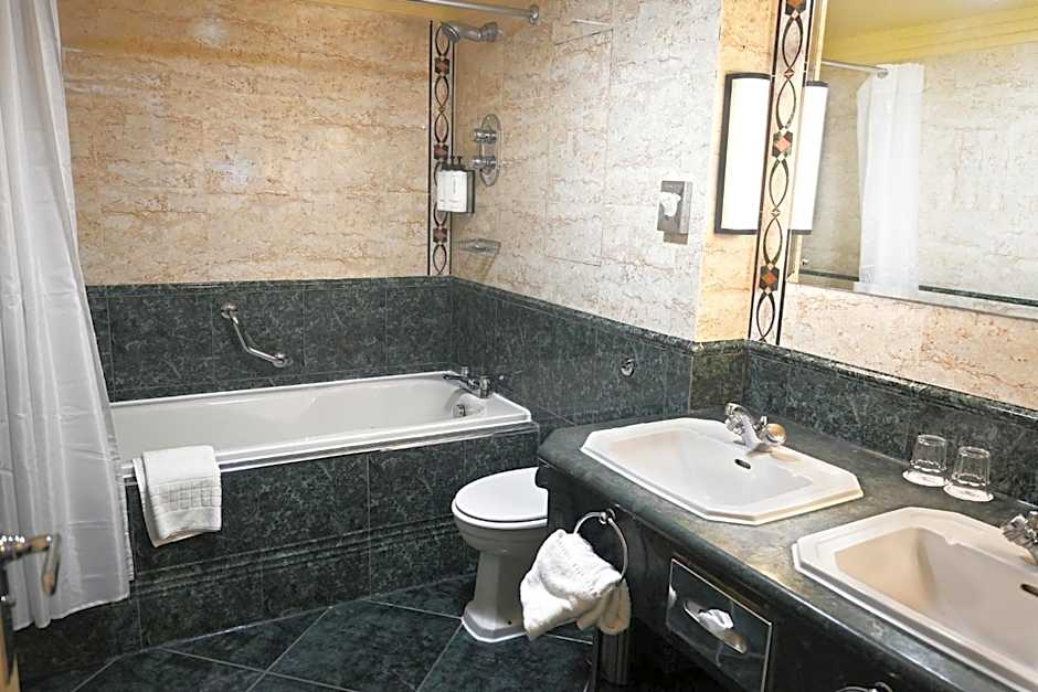 Crowne Plaza Liverpool - John Lennon Airport By IHG