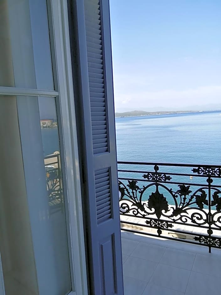 Leonidas Hotel