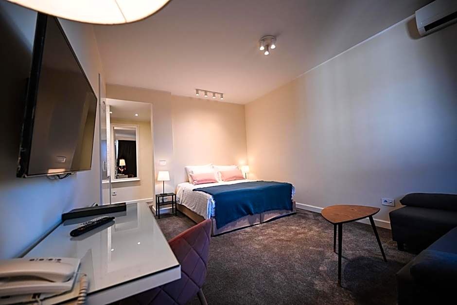 Garni Hotel Le Petit Piaf