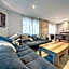 Grand Salon Cosy, proche centre Dijon & garage 2p