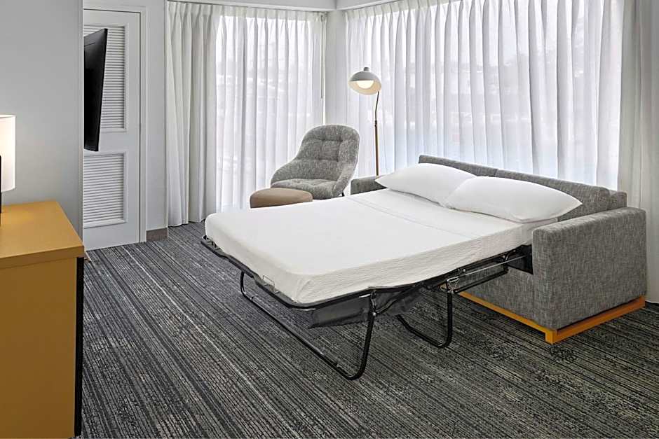 TownePlace Suites by Marriott Lawrence Downtown