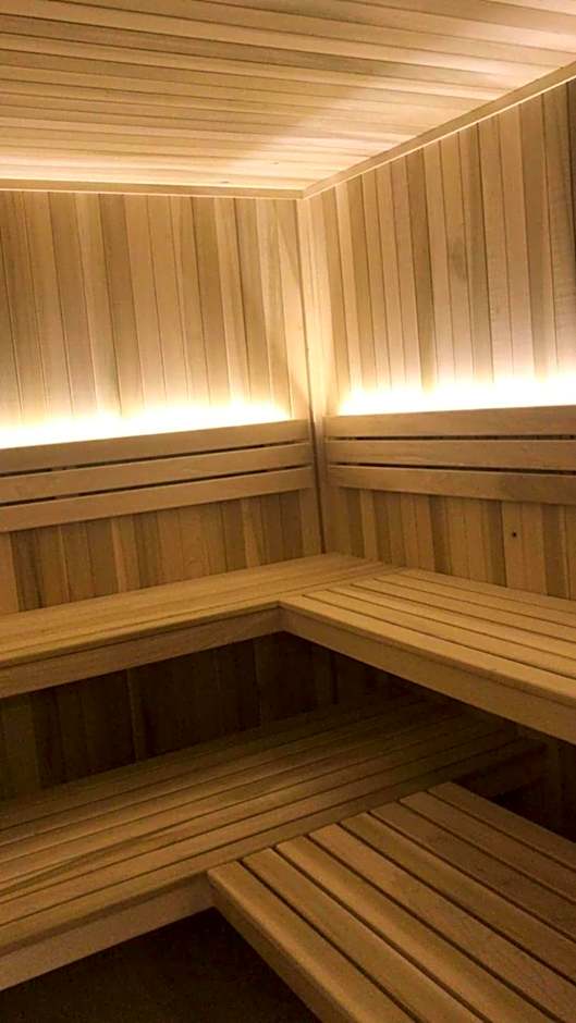 Nomads Party Hotel & Hostel