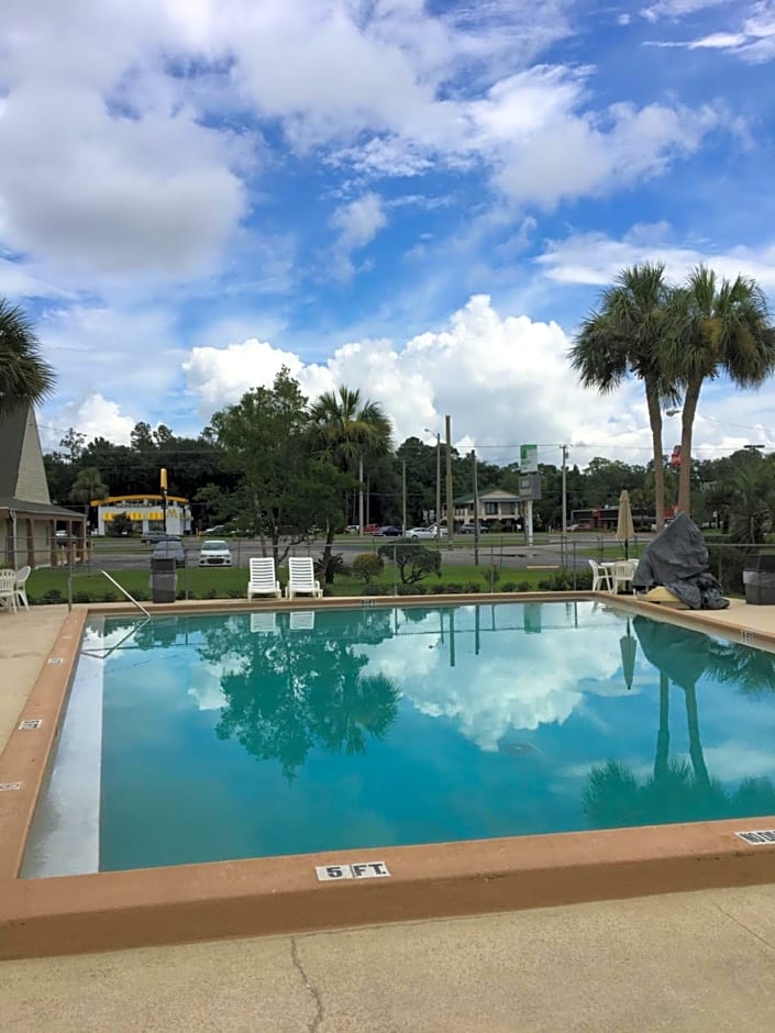 Days Inn by Wyndham Lake City I-75