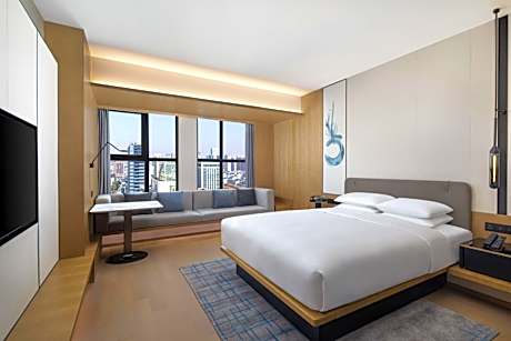Standard King Room with City View