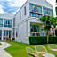 White Wall Riverfront Hotel