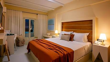 Sunset Suite with Hot Tub & Caldera View