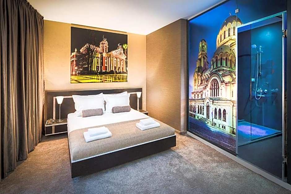 Central Point Boutique Hotel