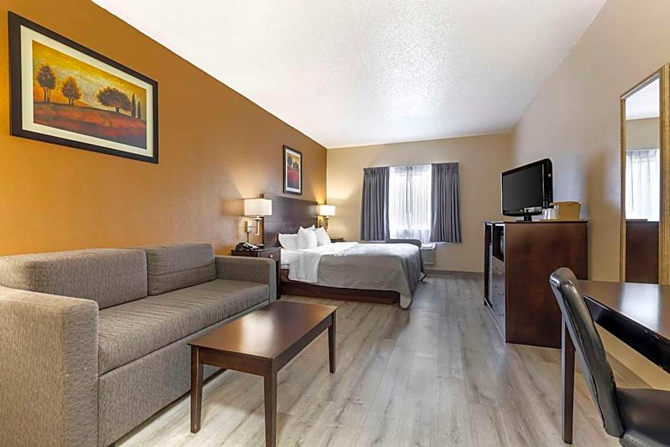 Quality Inn & Suites Wichita Falls I-44