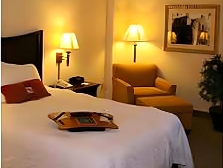 Queen Room - Non-Smoking