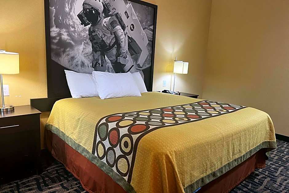 Super 8 by Wyndham Pasadena