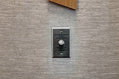 1King Mobility/Hearing Access Ri Shower Suite