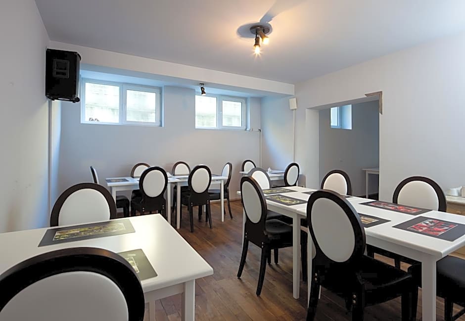 Living In Aparthotel