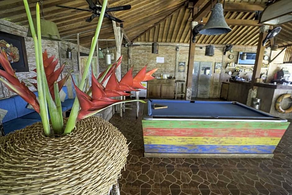 De Sapphire Cliff Villa by Danapati