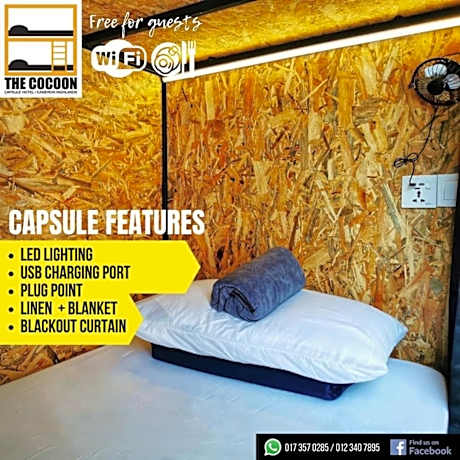 Single Bed in Mixed Dormitory Room