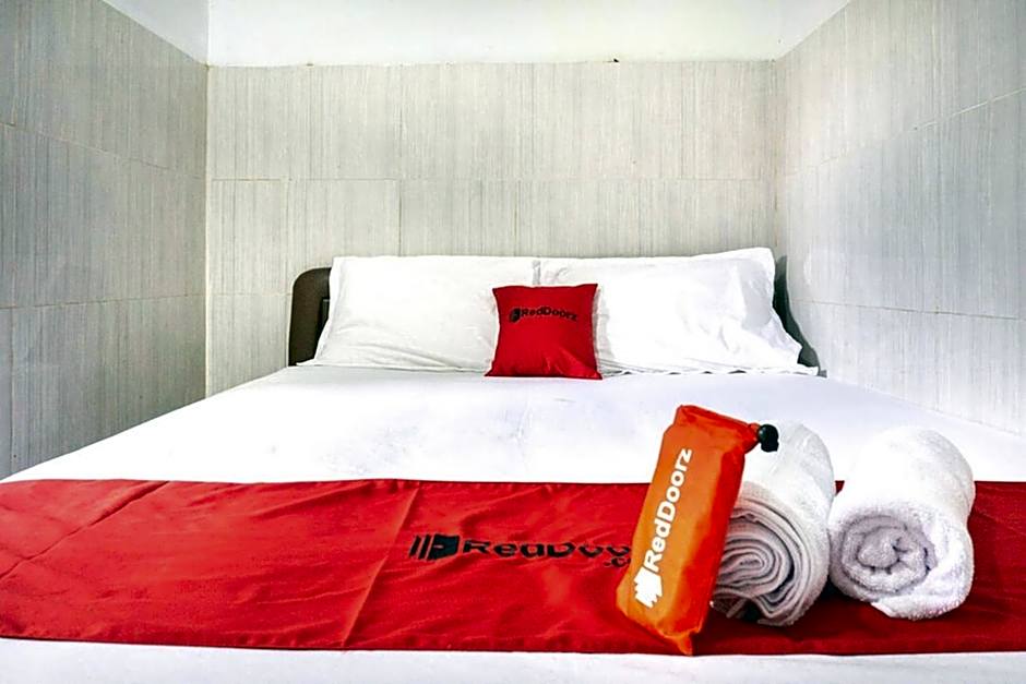 RedDoorz @ Hotel Surabaya Sumenep