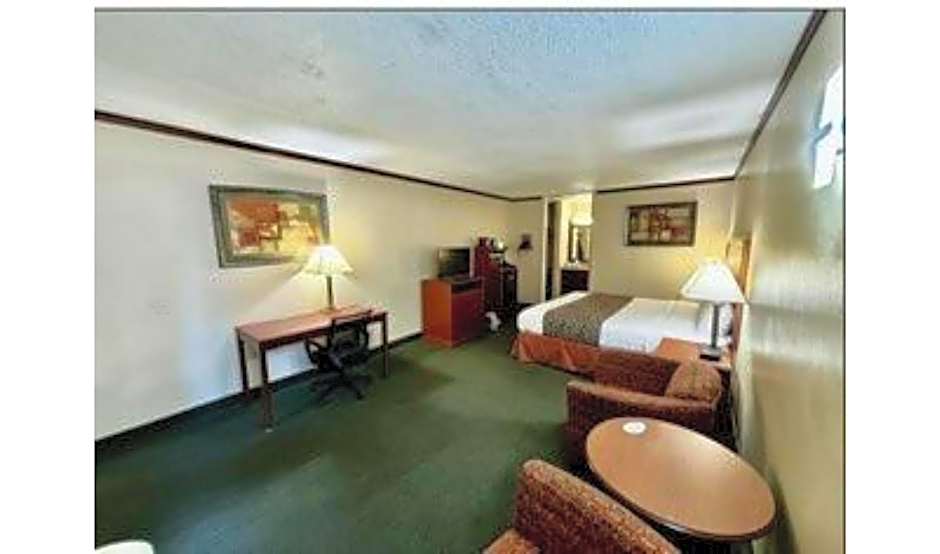 Hotel Red Rose by Townhouse Covington I-64
