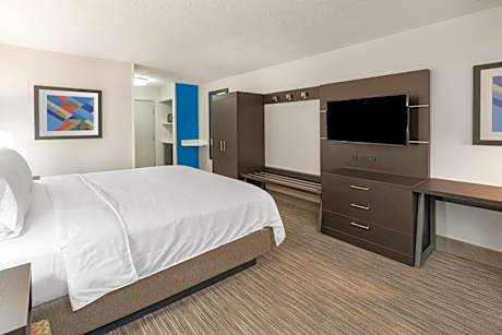 King Room with Roll-In Shower - Disability Access