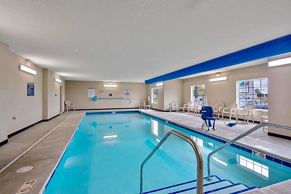 Cobblestone Hotel & Suites - Austin