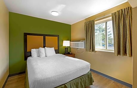 Queen Studio with Two Queen Beds - Non-Smoking