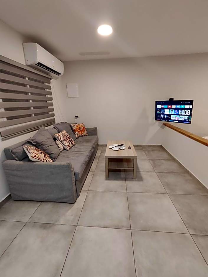 Michael's- A Lovely Studio Apartment