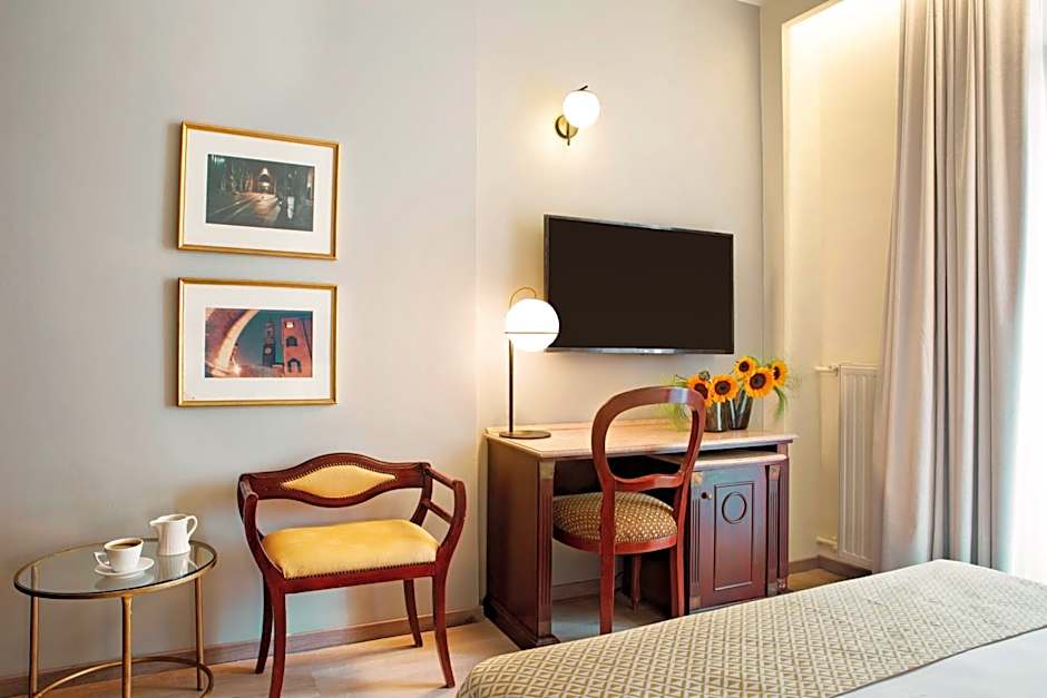 Zeus Essence Bucharest Venezia
