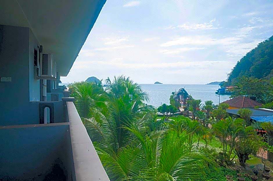 Penarak Bamboo Beach Motel
