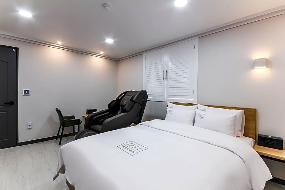 Hotel The City