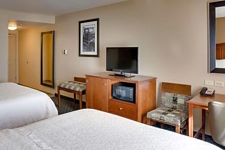 Room with Two Queen Beds - Non-Smoking