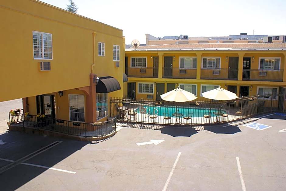 Napa Valley Hotel & Suites